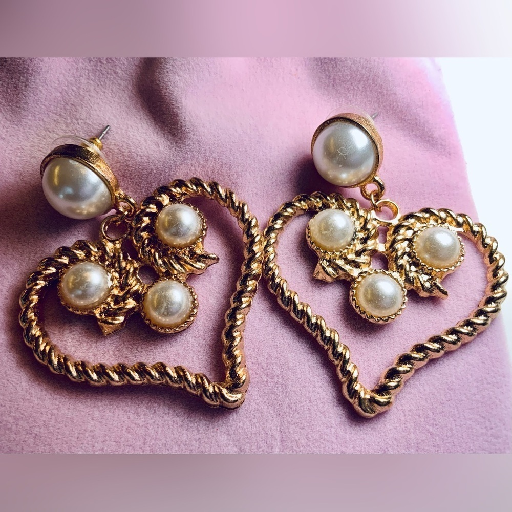 Zara Gold Tone Large Disk Heart Shape Pearl Earrings Heart Shape NWOT - Picture 4 of 4